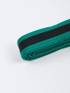 MANTO Kindergürtel BJJ TAG grün mit schwarzen Streifen