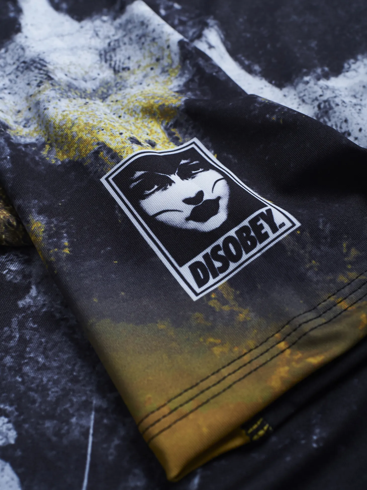 MANTO rashguard DISOBEY