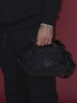 MANTO waist bag CIRCLE schwarz
