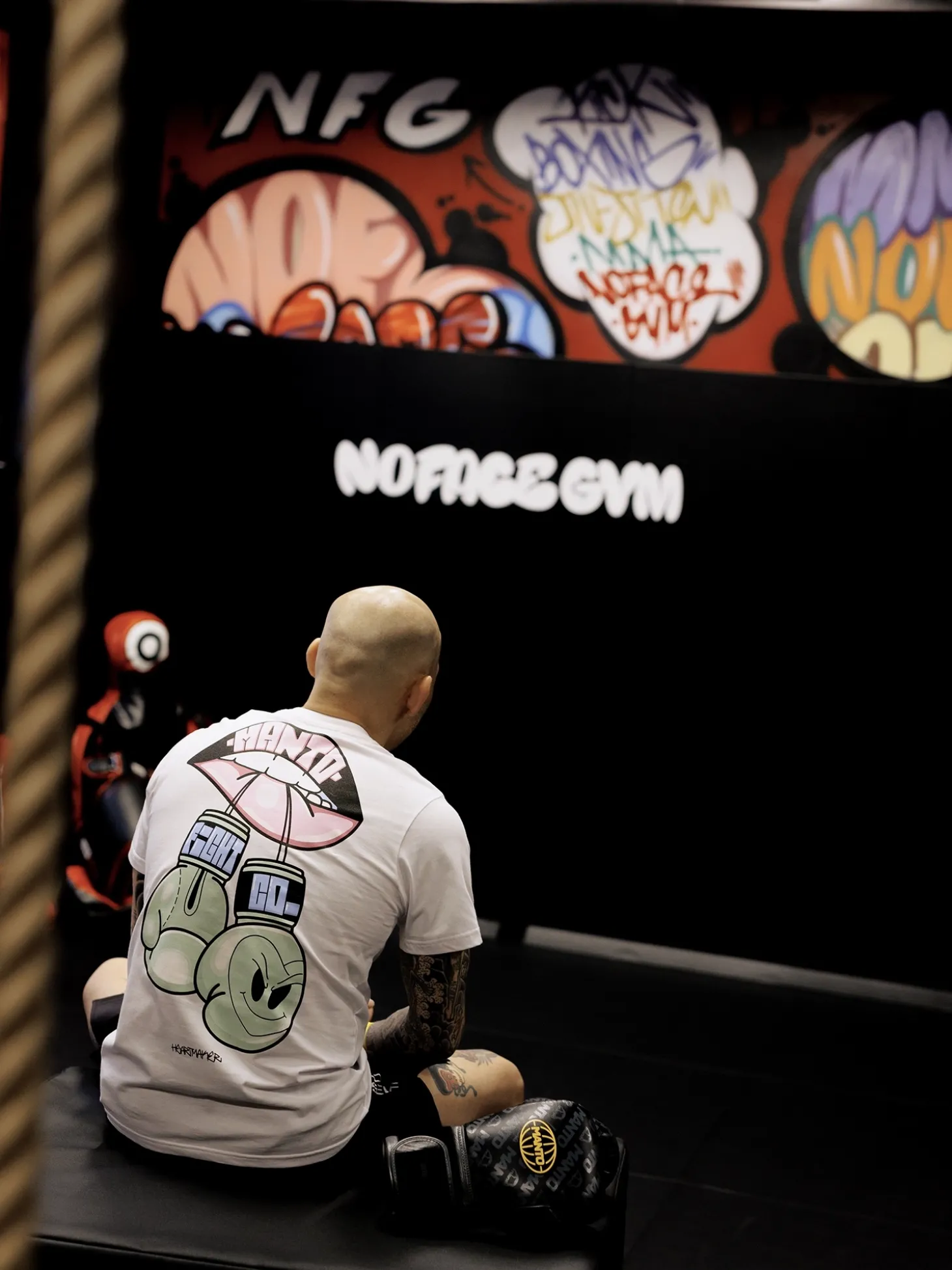 MANTO x KTOF t-shirt GLOVES rosa